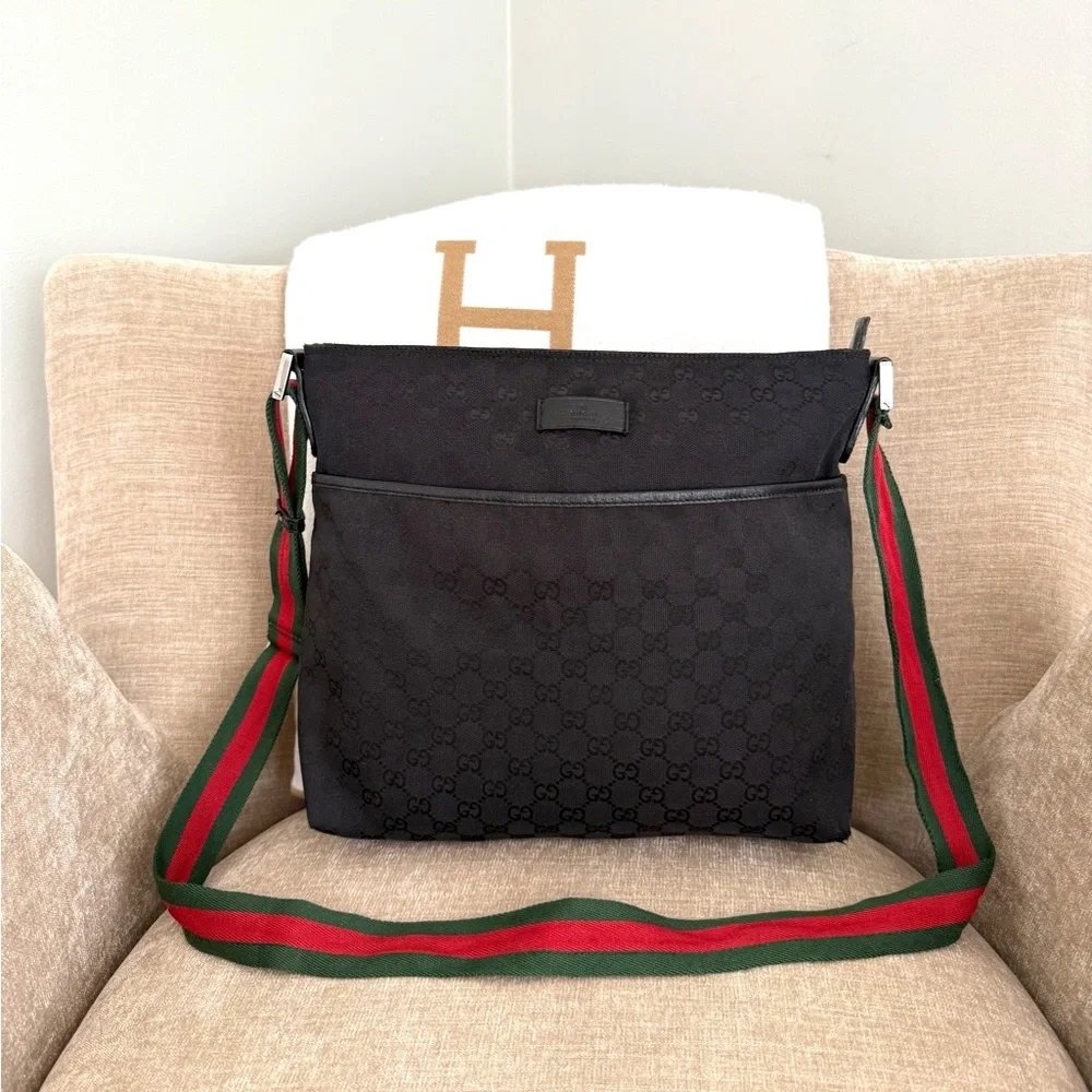 Gucci authentic black monogram canvas crossbody Messanger bag red green ribbon